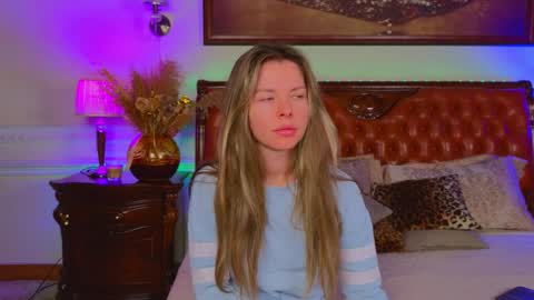 Snapshot of lunarishi chatting on 4, 12, 2025 Luna Rishi online show from 4, 12, 2025