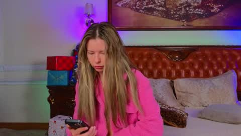 Snapshot of lunarishi chatting on 15, 12, 2025 Luna Rishi online show from 15, 12, 2025