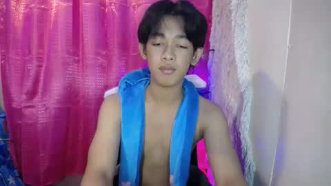 Snapshot of lunarmaxxx chatting on 3, 4, 2026 max online show from 3, 4, 2026