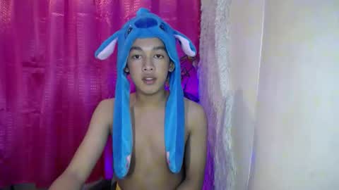Snapshot of lunarmaxxx chatting on 5, 4, 2026 max online show from 5, 4, 2026