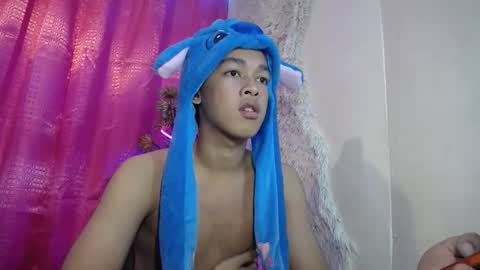 Snapshot of lunarmaxxx chatting on 6, 4, 2026 max online show from 6, 4, 2026