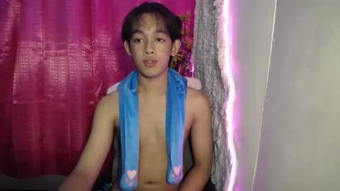 Snapshot of lunarmaxxx chatting on 12, 4, 2026 max online show from 12, 4, 2026