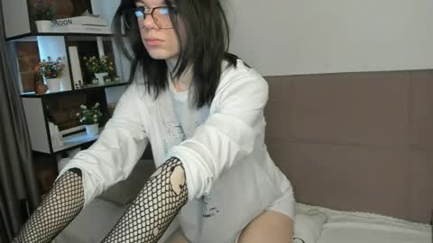 Snapshot of lunaroffset chatting on 27, 4, 2026 Matthew online show from 27, 4, 2026