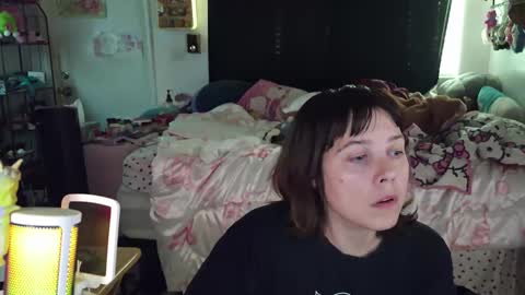 Snapshot of lunarqueen420 chatting on 8, 3, 2026 lunarqueen420 online show from 8, 3, 2026