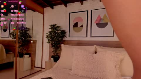 Snapshot of lunaruso chatting on 5, 4, 2026 Luna Ruso online show from 5, 4, 2026