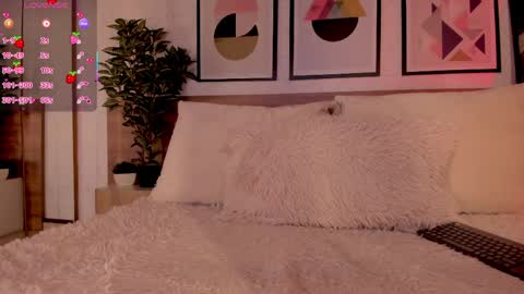 Snapshot of lunaruso chatting on 6, 4, 2026 Luna Ruso online show from 6, 4, 2026