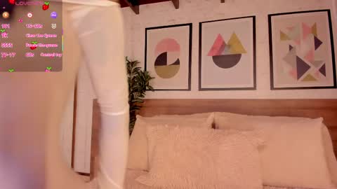 Snapshot of lunaruso chatting on 12, 4, 2026 Luna Ruso online show from 12, 4, 2026