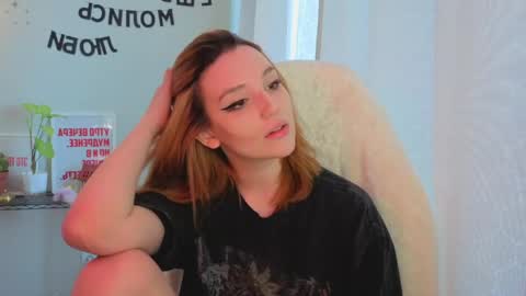 Snapshot of lunatale chatting on 18, 5, 2026 Kate online show from 18, 5, 2026