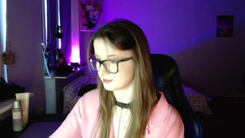 LunaXcherry online show from 9, 4, 2026