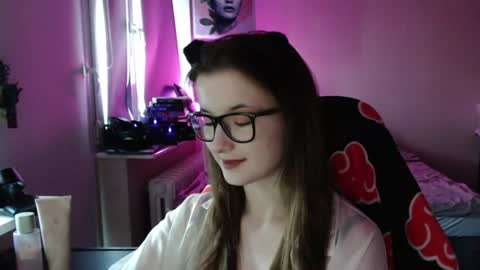 Snapshot of lunaxcherry chatting on 11, 6, 2026 LunaXcherry online show from 11, 6, 2026