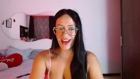 Snapshot of lunayois02 chatting on 8, 4, 2026 lunayois02 online show from 8, 4, 2026