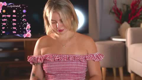 Snapshot of lunea_evienne_ chatting on 1, 5, 2026 Evi online show from 1, 5, 2026