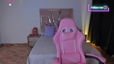 LUNA ROSE online show from 10, 4, 2026