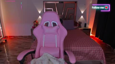 LUNA ROSE online show from 18, 4, 2026