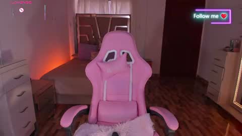 Snapshot of lunna_roosee chatting on 11, 7, 2026 LUNA ROSE online show from 11, 7, 2026