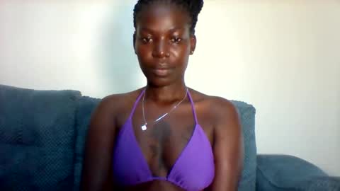 Snapshot of luo_queen chatting on 9, 4, 2026 luo_queen online show from 9, 4, 2026