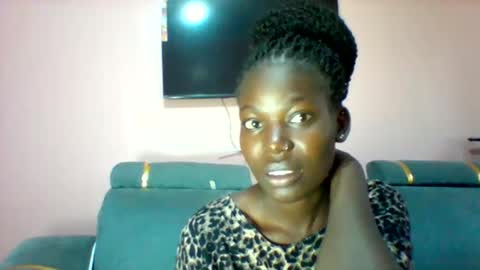 Snapshot of luo_queen chatting on 11, 4, 2026 luo_queen online show from 11, 4, 2026