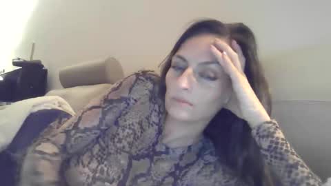 Snapshot of lusisart chatting on 17, 12, 2025 Lusisart online show from 17, 12, 2025