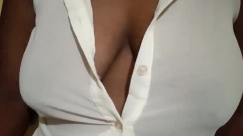 Snapshot of lustinshadows chatting on 29, 10, 2025 Nessy online show from 29, 10, 2025