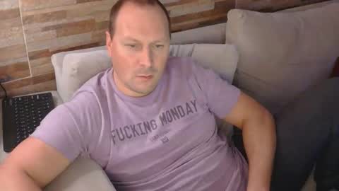 Snapshot of lustonfan chatting on 28, 4, 2026 lustonfan online show from 28, 4, 2026