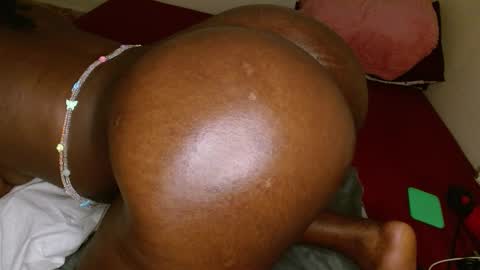 Snapshot of lustrouschoco chatting on 20, 2, 2026 lustrous-choco online show from 20, 2, 2026