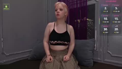 Snapshot of lustyempress chatting on 17, 10, 2025 SALLY online show from 17, 10, 2025