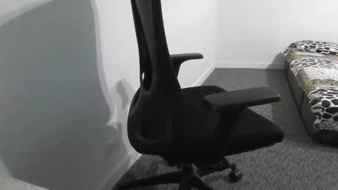 lustyhunk95 online show from 12, 12, 2024