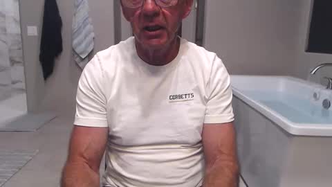 Snapshot of luv_missle chatting on 25, 4, 2026 luv_missle online show from 25, 4, 2026