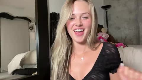 Snapshot of luvaimee chatting on 18, 3, 2026 Aimee online show from 18, 3, 2026