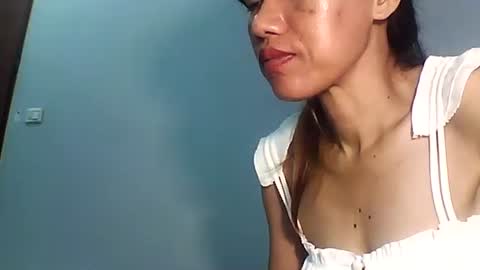 Snapshot of luvu4everxxx chatting on 16, 12, 2025 Bee Bee online show from 16, 12, 2025