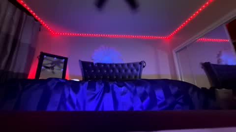 Snapshot of luvvlee chatting on 13, 10, 2025 luvvlee online show from 13, 10, 2025