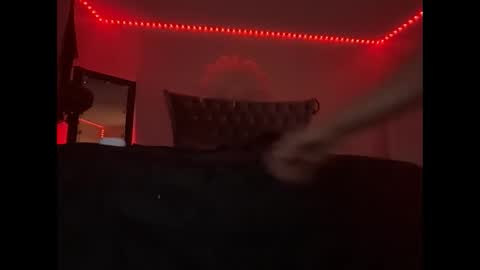 luvvlee online show from 6, 11, 2025