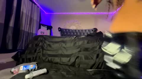 luvvlee online show from 26, 3, 2026