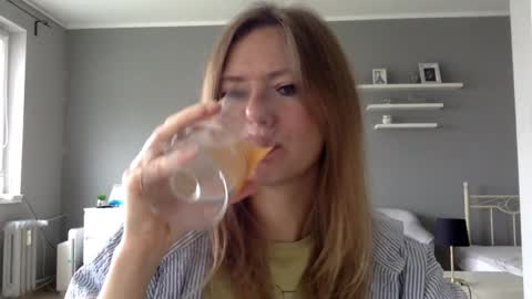 Snapshot of lux_millie chatting on 29, 3, 2026 Millie online show from 29, 3, 2026