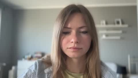 Snapshot of lux_millie chatting on 26, 4, 2026 Millie online show from 26, 4, 2026