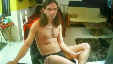 Snapshot of lux_uri chatting on 8, 11, 2025 James online show from 8, 11, 2025