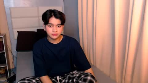 queen lux online show from 9, 3, 2025