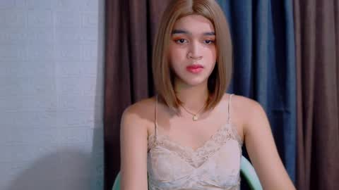 Snapshot of lux_white chatting on 6, 4, 2026 queen lux online show from 6, 4, 2026