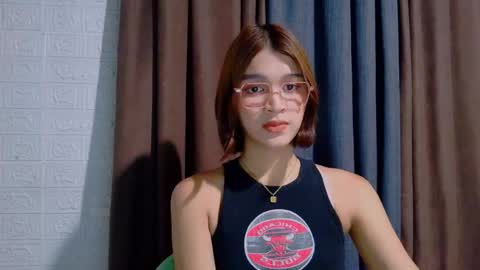 Snapshot of lux_white chatting on 27, 4, 2026 queen lux online show from 27, 4, 2026