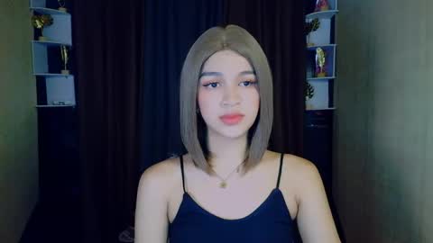 Snapshot of lux_white chatting on 5, 5, 2026 queen lux online show from 5, 5, 2026