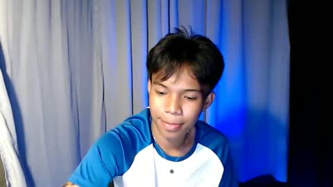 Snapshot of luxirfy_xx chatting on 23, 4, 2026 luxirfy online show from 23, 4, 2026