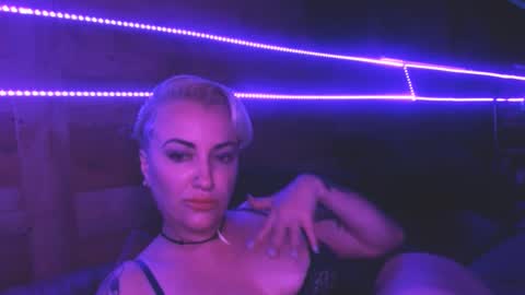 Snapshot of luxloverslive chatting on 7, 10, 2025 Lux Lovers Live online show from 7, 10, 2025