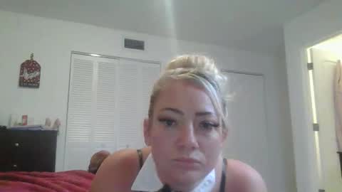 Snapshot of luxuriousbunny chatting on 28, 10, 2025 luxuriousbunny online show from 28, 10, 2025
