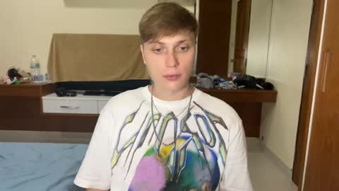 Snapshot of luxury_bob chatting on 18, 4, 2026 luxury_bob online show from 18, 4, 2026