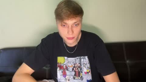 Snapshot of luxury_bob chatting on 22, 4, 2026 luxury_bob online show from 22, 4, 2026