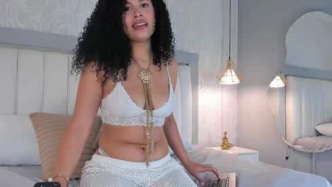 Snapshot of luxylux_ chatting on 23, 4, 2026 Luxy Lux online show from 23, 4, 2026