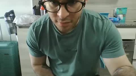 Snapshot of luzardol chatting on 11, 10, 2025 luzardol online show from 11, 10, 2025