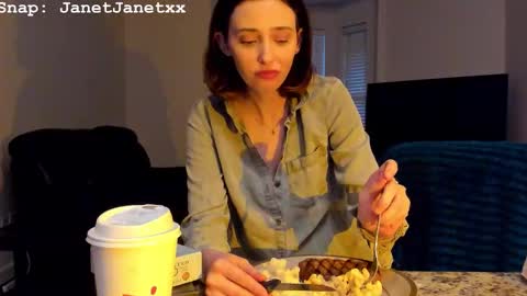 Snapshot of lylacdoll chatting on 8, 1, 2026 LylacDoll online show from 8, 1, 2026