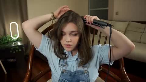 Snapshot of lyle_art chatting on 1, 3, 2025 hi im Lyle online show from 1, 3, 2025