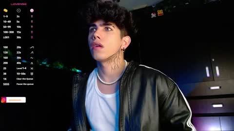 Lyle Bennett Freelance Model online show from 19, 12, 2024